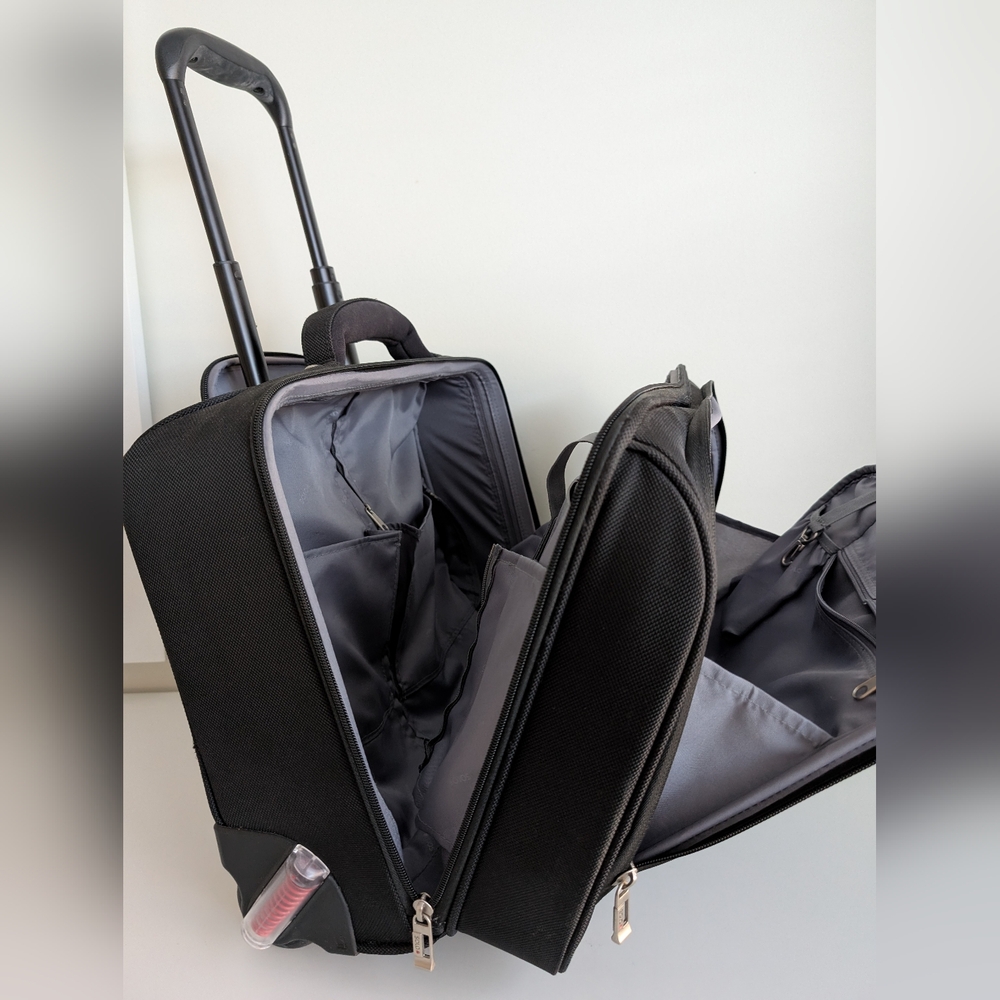 SOLO New York 16" Rolling Underseat Business Suitcase Laptop Carry On Luggage - Picture 5 of 16